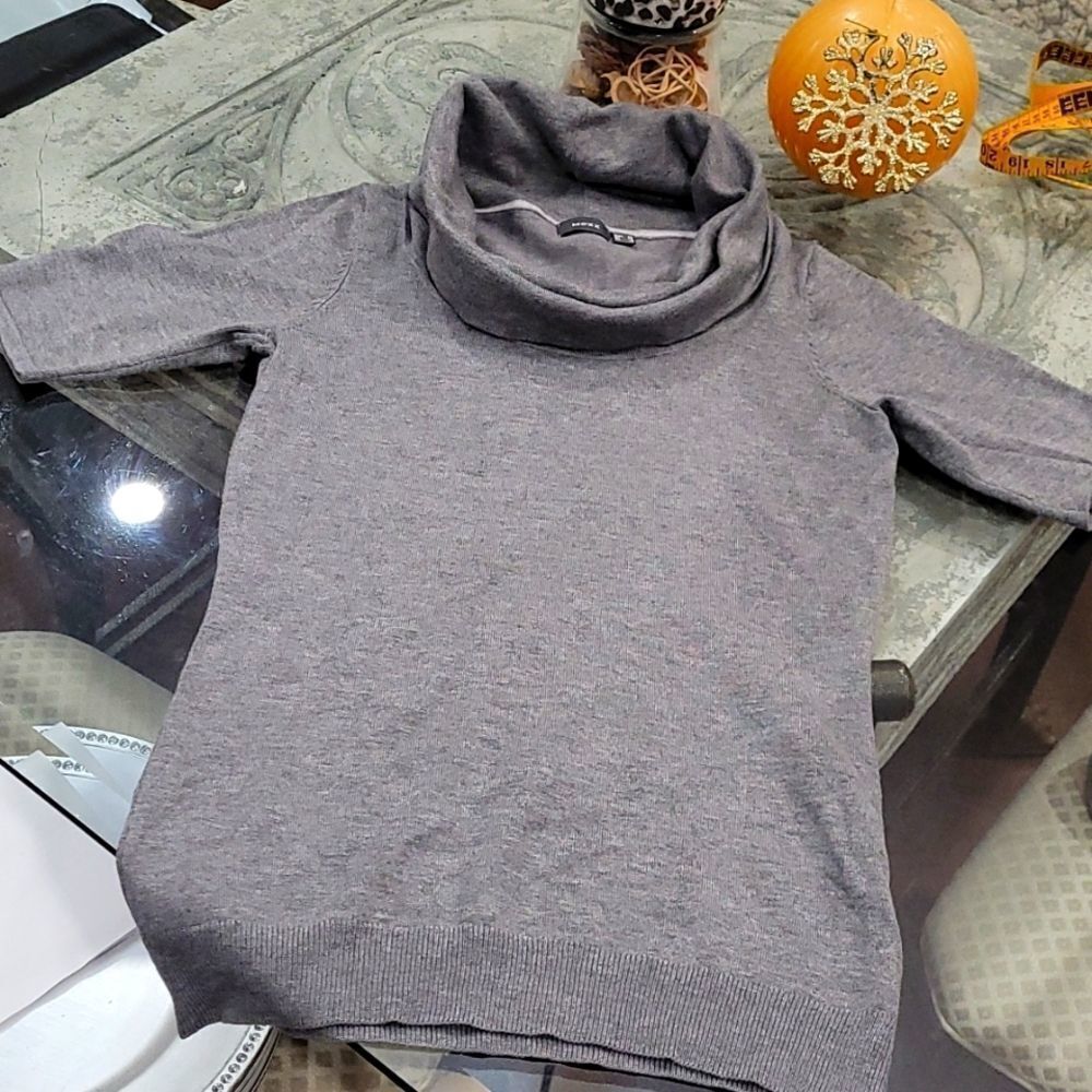 MEXX Short Sleeve Turtleneck pull over solid gray knit Sweater like new xs size